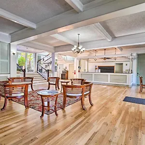  Apartment - Walk To Hale Halawai Park! United States